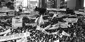 Comício reuniu mais de 1,5 milhão de pessoas e foi a maior das manifestações que pediam democracia no país na época (Wilson Avelar)