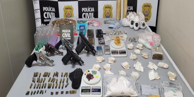 Investigação concluiu que os suspeitos atuavam em grupo para praticar tráfico de drogas em Extrema (Divulgação/ PCMG)