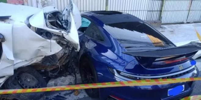 Acidente resultou na morte de um motorista de aplicativo e em ferimentos graves em um estudante de medicina que estava no banco do passageiro do Porsche (Reprodução / redes sociais)