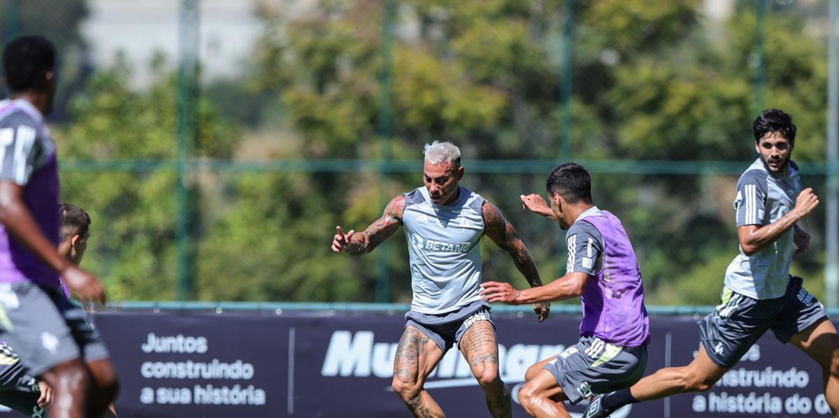 Jogadores participaram de treino na Cidade do Galo neste domingo (5). (Daniela Veiga/Atlético)