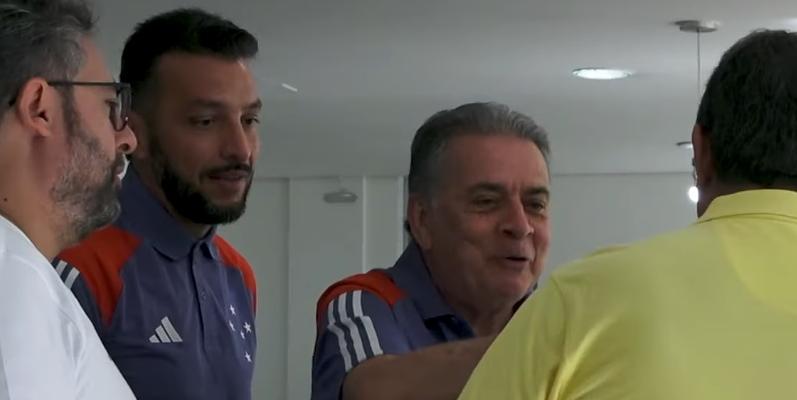 Novos gestores iniciam caminhada no Cruzeiro, na Colômbia (Reprodução / Youtube Oficial Cruzeiro)