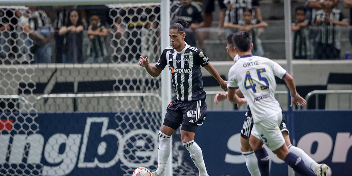 Com dores na região lombar, zagueiro Maurício Lemos não viaja com a delegação do Galo (Pedro Souza/ Atlético)