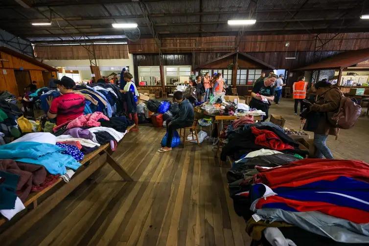 Exército entrega mantimentos na região de Sinumbu para afetados pela forte chuva no estado do Rio Grande do Sul (Gustavo Mansur/Palácio Piratini)