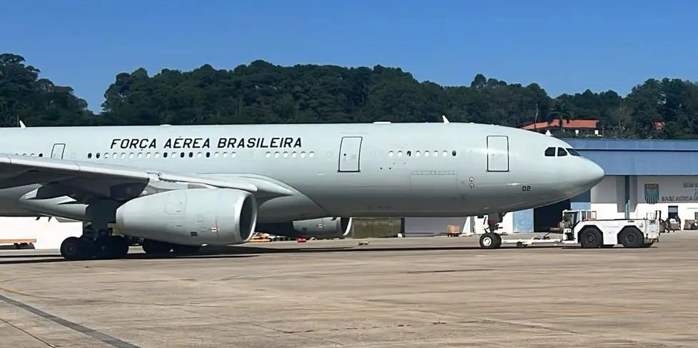 Aeronave KC-30 decola da Base Aérea de São com destino à Base Aérea de Canoas (BACO) 