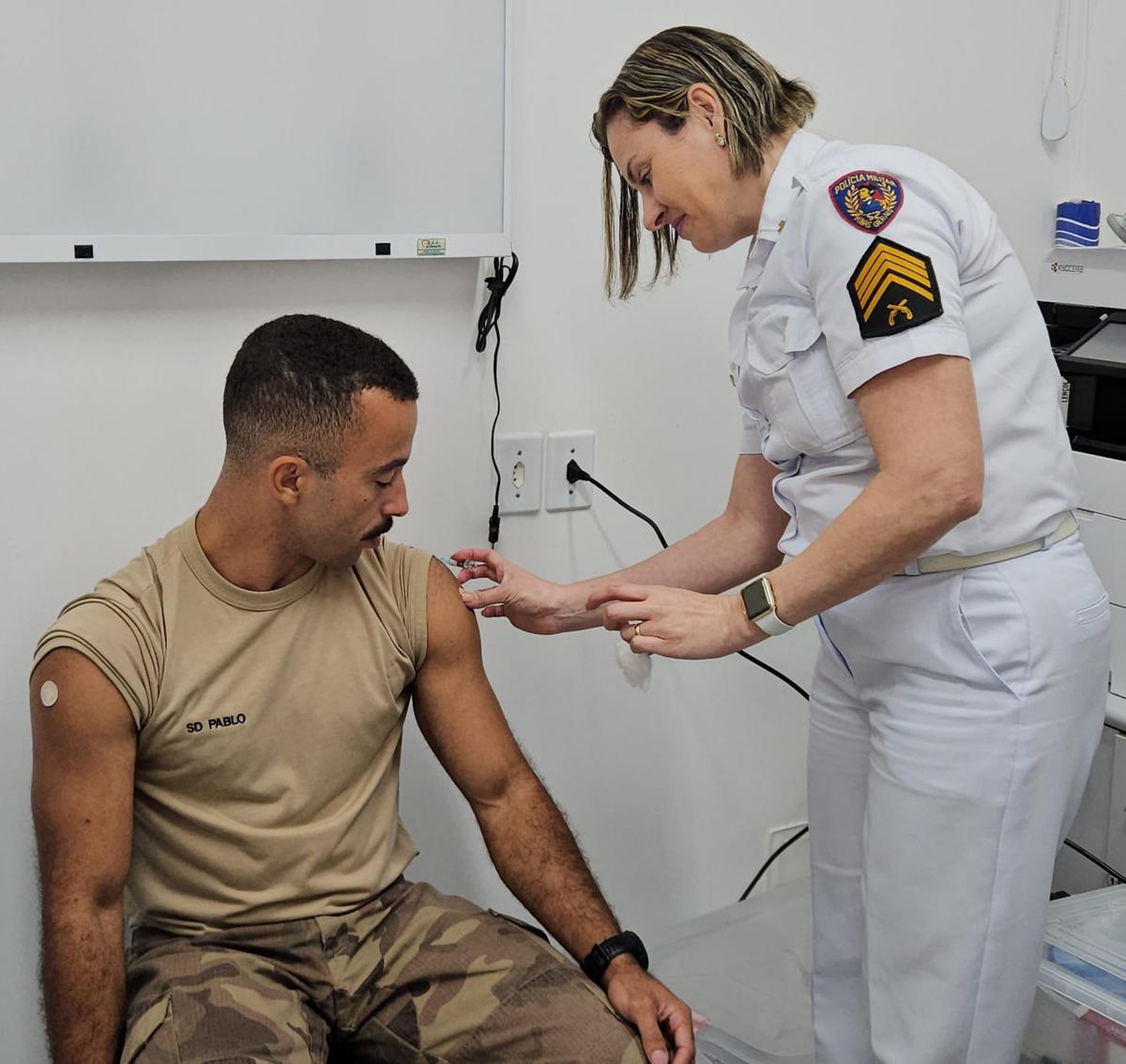 Militares foram vacinados antes de seguirem para RS (PMMG/Divulgação)