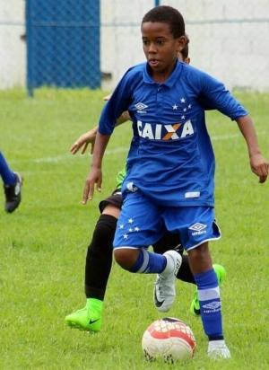 Messinho jogando pelas categorias de base do Cruzeiro aos 12 anos de idade (Fábio Castro/ Cruzeiro)