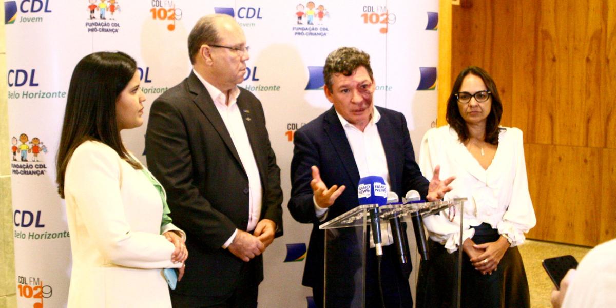 Gerente da CDL Nacional Karoline Lima, deputado federal Reginaldo Lopes, presidente da CDL, Marcelo Souza e Silva, e a presidente da Abrasel, Karla Rocha (Maurício Vieira)