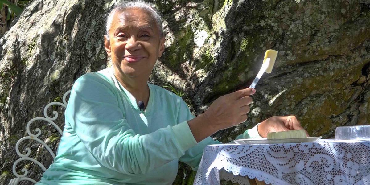 “O sabor desse requeijão é muito distinto porque deriva de um queijo maturado por, no mínimo, 22 dias e tem a consistência perfeita”, diz Maria Elisa. Produtora premiada aposta no surgimento de novos sabores impulsionados pelo sucesso do experimento (Marcelo Ribeiro/ Epamig ILCT)