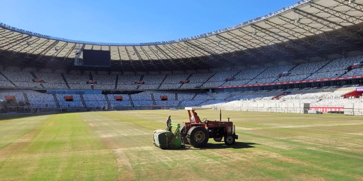 Gramado do Mineirão passou por corte vertical acentuado para receber as sementes da grama de inverno (Divulgação/ Mineirão)
