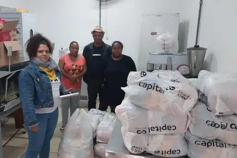 Comunidades quilombolas do RS enfrentam dificuldades para receber alimentos. Na foto, moradores do Quilombo Chácara das Rosas, em Canoas (FACRQ/ CONAQ)