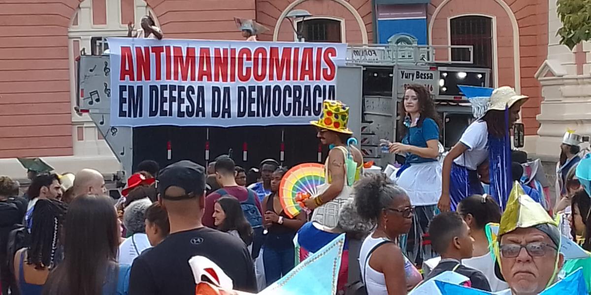 Centenas de pessoas compareceram ao evento na tarde desta sexta-feira, como forma de dar visibilidade a esse público (Maurício Vieira / Hoje em Dia)