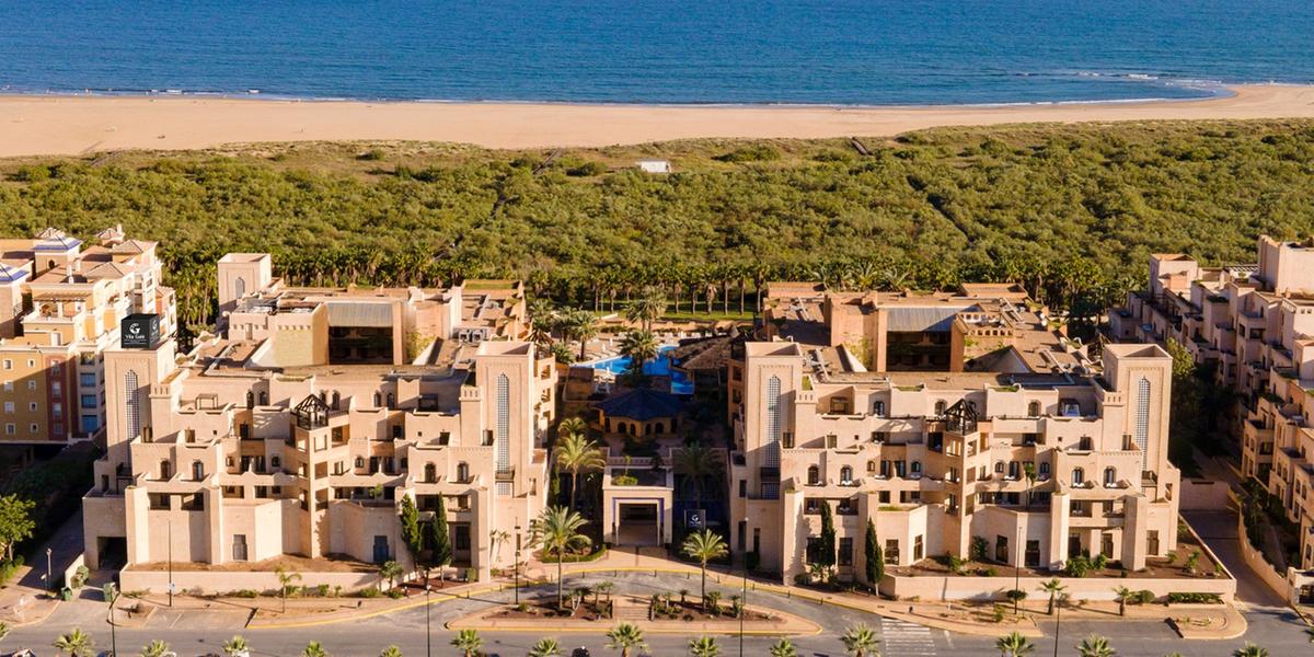 Hotel Instalado está num edifício com arquitetura e decoração de inspiração árabe, a fazer lembrar um palácio andaluz (Divulgação / Vila Galé)