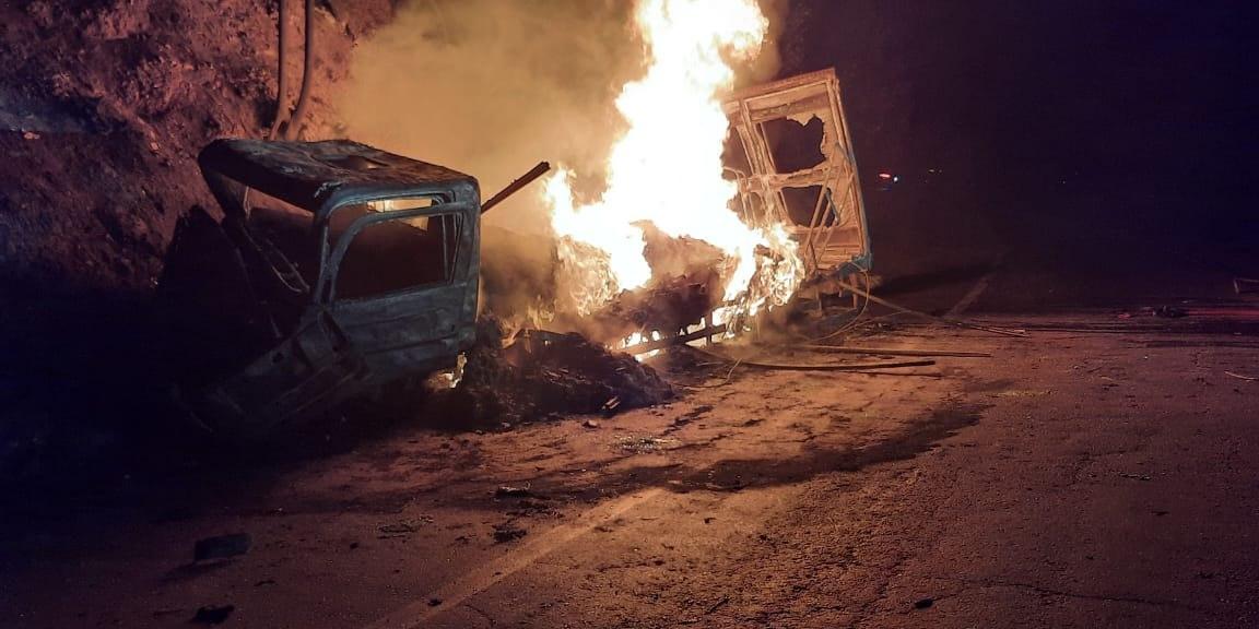 Batida deixa duas pessoas mortas na BR-381 (Divulgação / Corpo de Bombeiros)