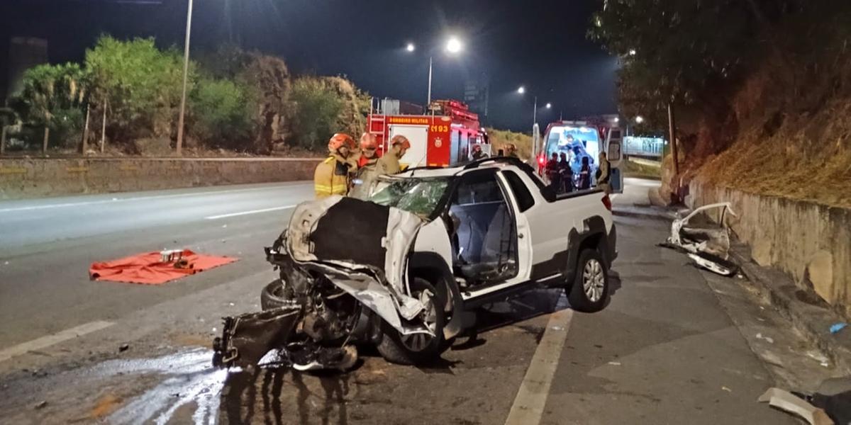 Acidente na MG-010 ocorreu na madrugada desta terça no sentido aeroporto de Confins (Bombeiros/Divulgação)