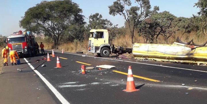 Na sexta-feira (31), por exemplo, um caminhão carregado de combústivel tombou no km 518 da BR 356, próximo a Patrocínio (Divulgação / CBMMG)