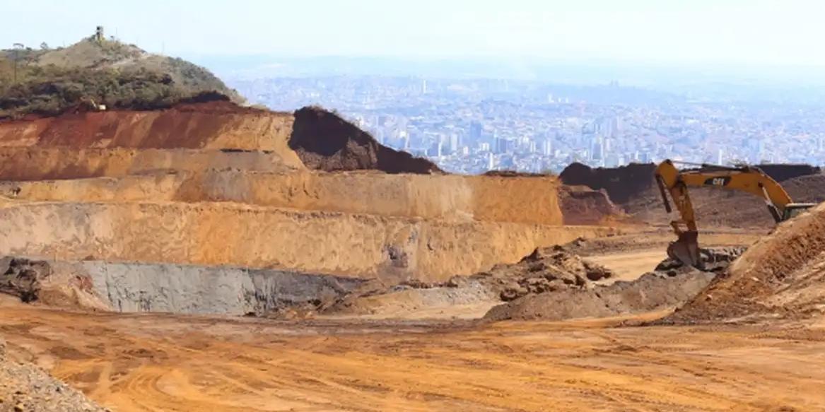 Suspeita de atividade ilegal ganha força durante visita da prefeitura (Bernardo Dias/Câmara Municipal de BH)