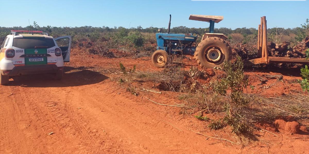 Prisão ocorreu em uma carvoaria na zona rural de Morada Nova de Minas (Divulgação / 1° CIA PM MAmb)