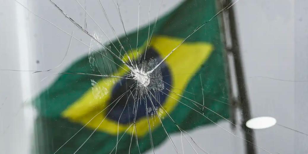 Pelo menos 50 pessoas foram presas até o dia seguinte à operação e a PF segue trabalhando para localização e captura de outros 159 (Marcelo Camargo / Agência Brasil)