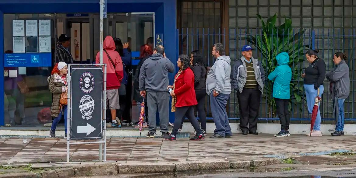 Iniciativa paga R$ 5,1 mil a famílias que tiveram de deixar suas casas (Bruno Peres / Agência Brasil)