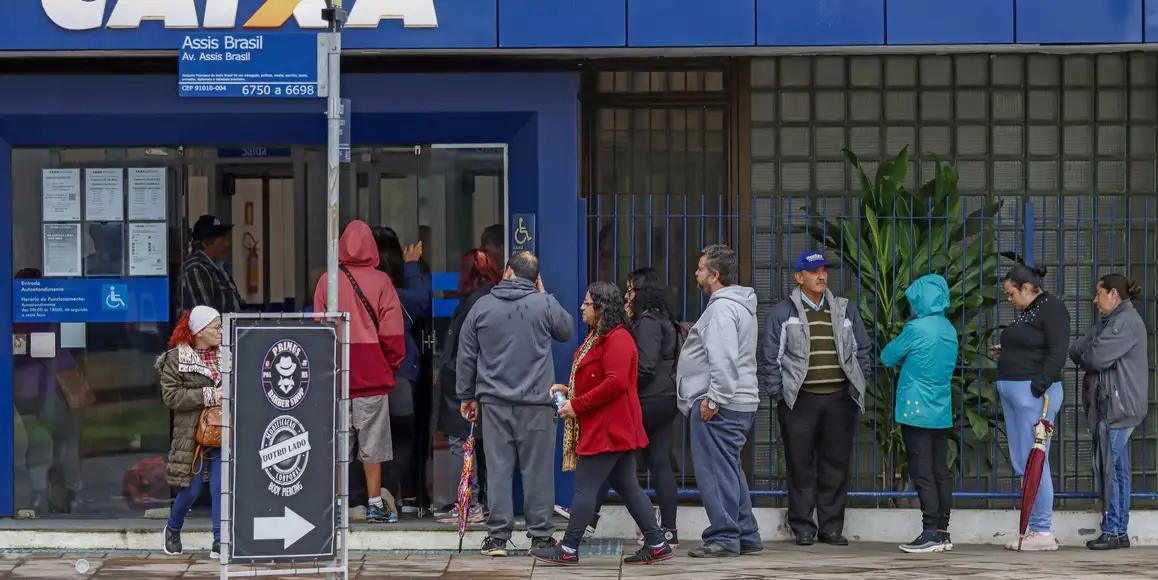 Para alguns, dinheiro é insuficiente. Para outros, ajuda a recomeçar (Bruno Peres/Agência Brasil)