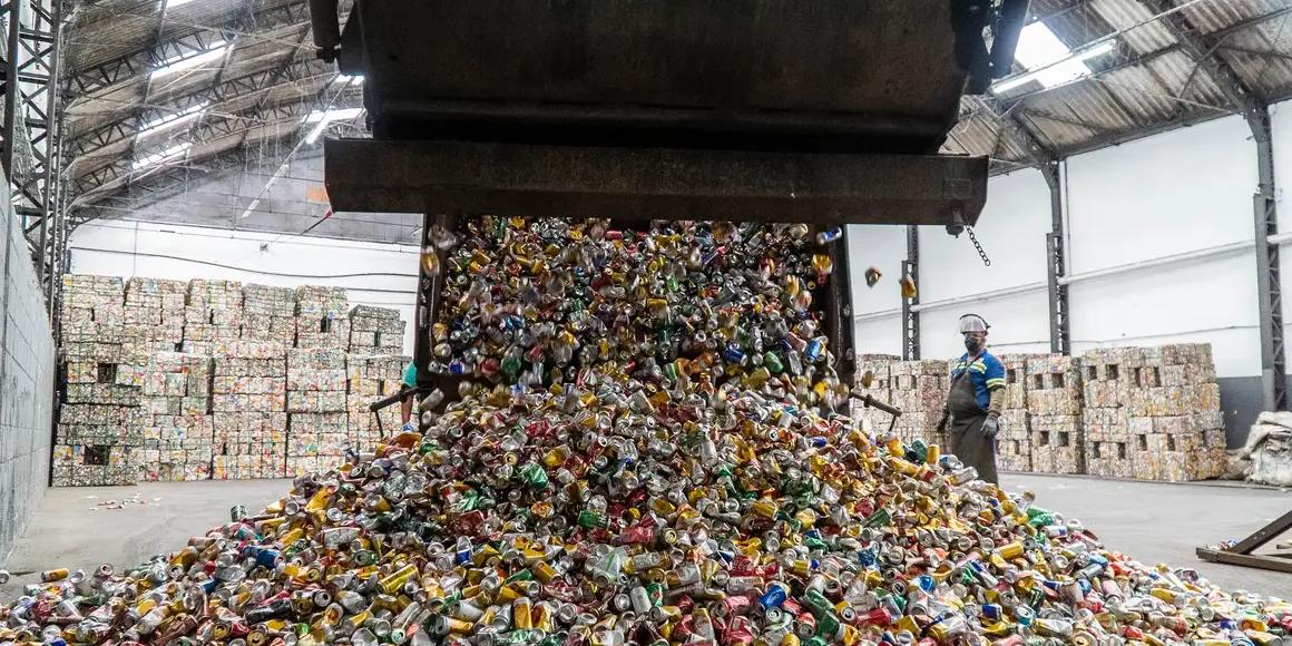 Brasil gerou 80 milhões de toneladas de "lixo" em 2022 (Divulgação/Recicla Latas)