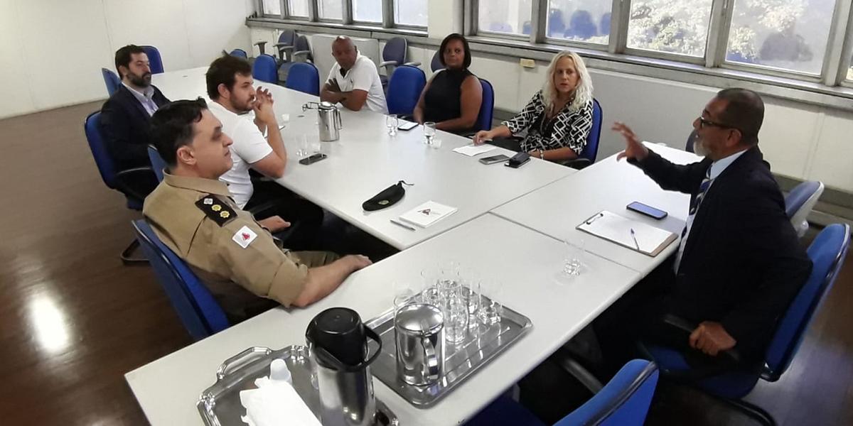Representante da Uber presente à reunião deixou a Superintendência Regional do Trabalho sem falar com a imprensa (Maurício Vieira / Hoje em Dia)