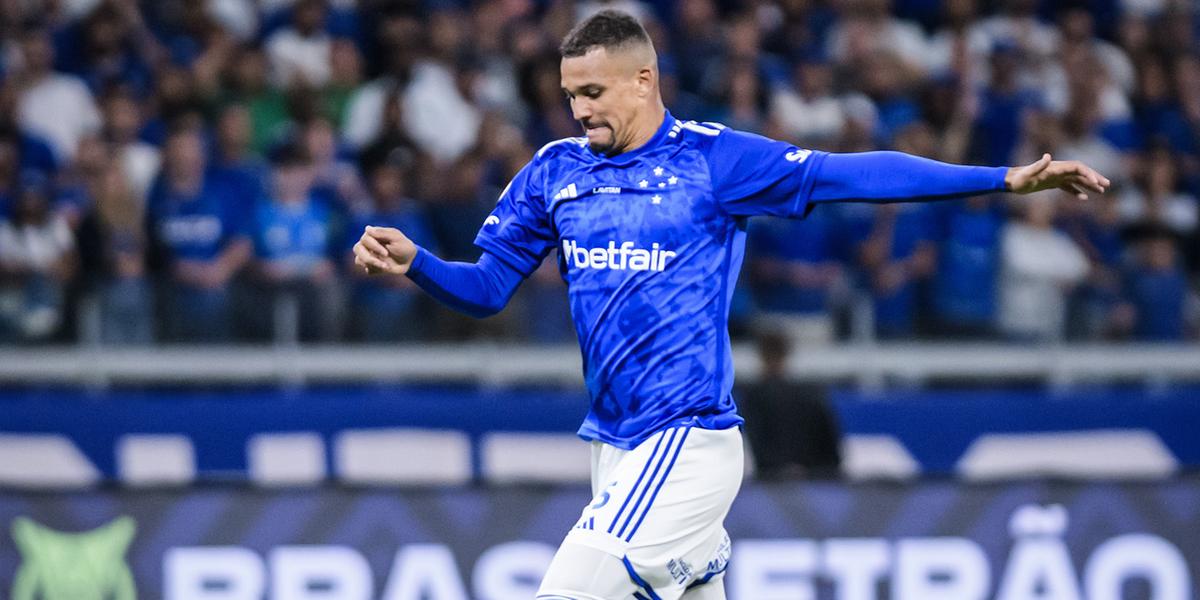 Zé Ivaldo passou sete jogos ileso até levar o terceiro cartão amarelo no Brasileirão (Gustavo Aleixo/Cruzeiro)