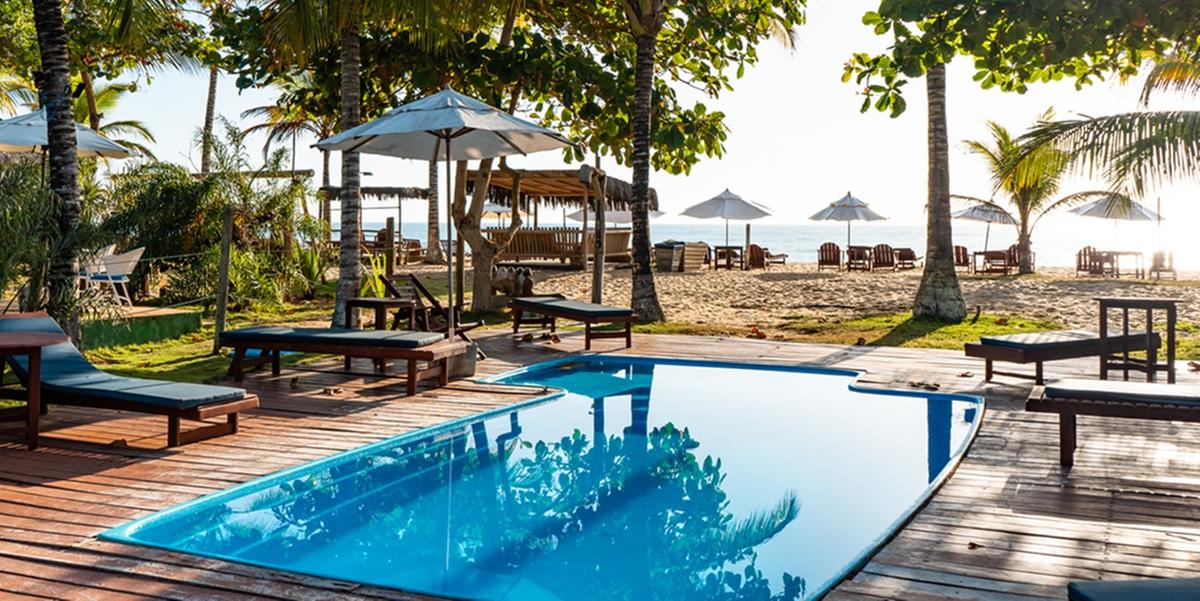 Pousada é daqueles locais encantadores para se curtir dias de descanso numa praia limpa e de areia branquinha (Divulgação / Travel Inn)