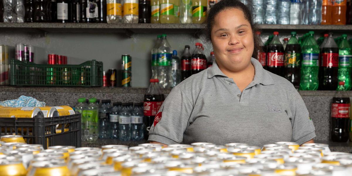 Vagas do programa “Acelerando Talentos” são para os cargos de promotores de vendas (Alessandro Couto/Divulgação Coca Cola)