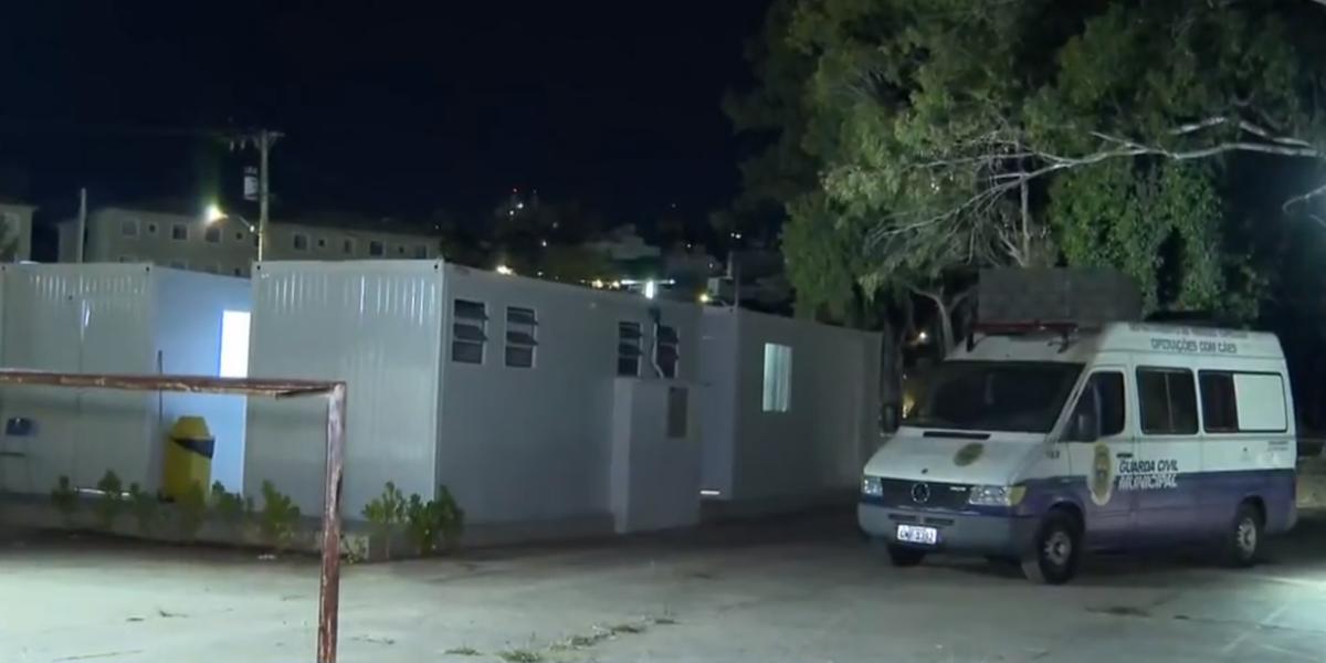 Ferida e nua, vítima de 45 anos procurou ajuda na base da Guarda Municipal no parque (Reprodução/TV Globo)