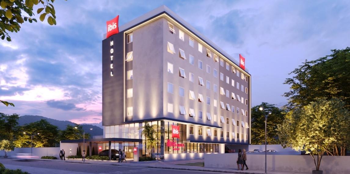 Primeiro hotel de uma marca internacional na cidade e o sexto da família ibis no Ceará (Divulgação / ibis)
