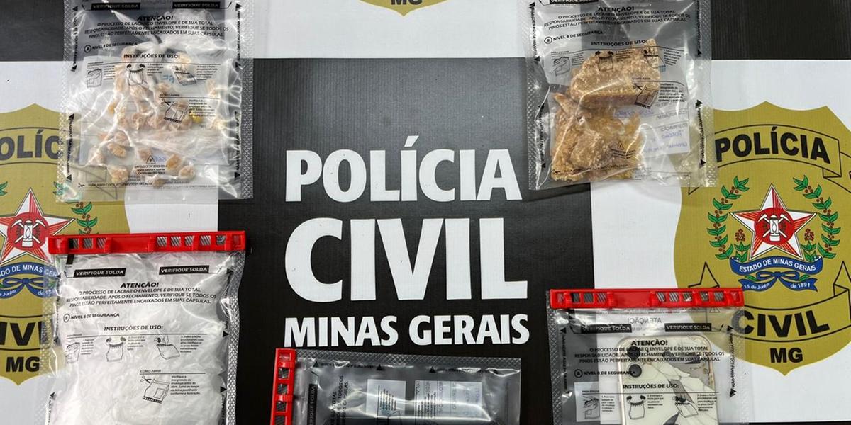 Foi recolhida grande quantidade de drogas e celulares (Divulgação / PCMG)