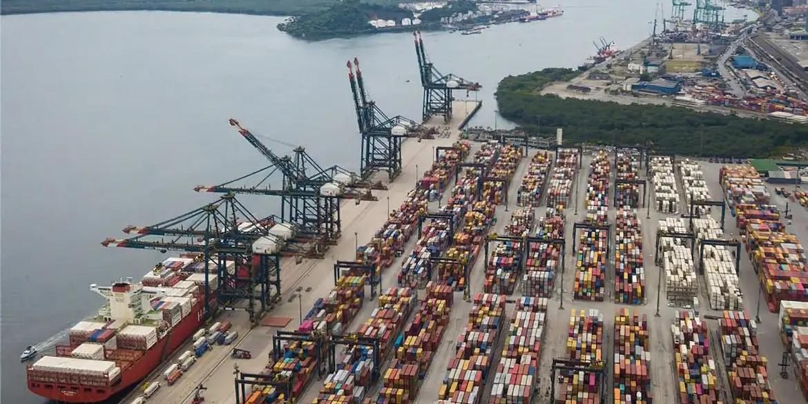 “Esse cenário de instabilidade traz riscos, nós temos que estar muito atentos, mas traz também oportunidades”, citou Mercadante (Divulgação/Porto de Santos)