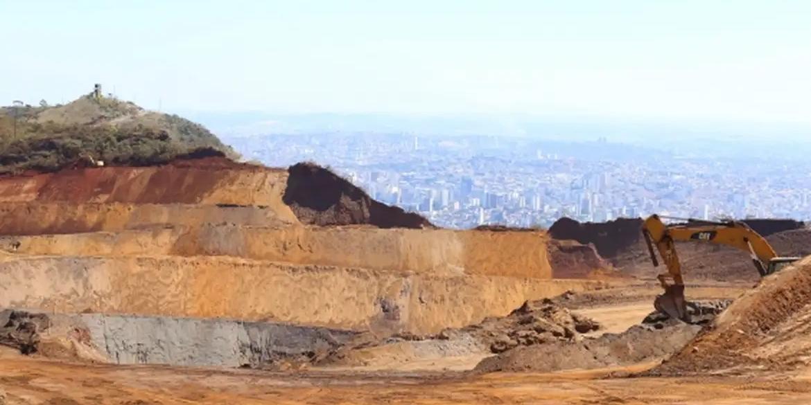 Área da Mina Granja Corumi, na Serra do Curral, será recuperada (Bernardo Dias/CMBH)