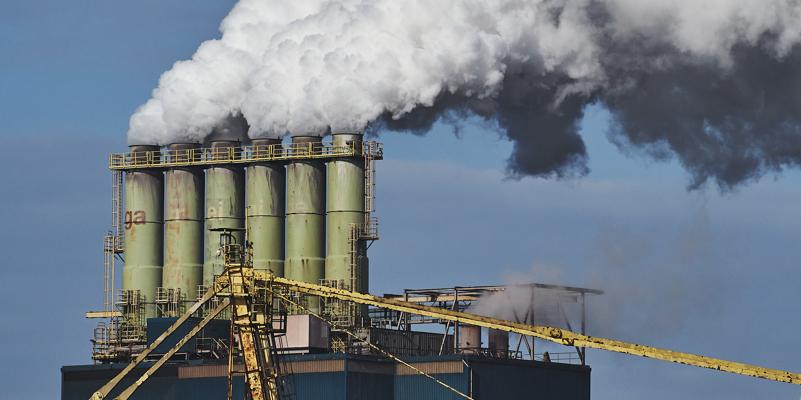Os gases do efeito estufa são aqueles que têm a capacidade de aprisionar o calor do sol na atmosfera terrestre (Freepik / @wirestock)