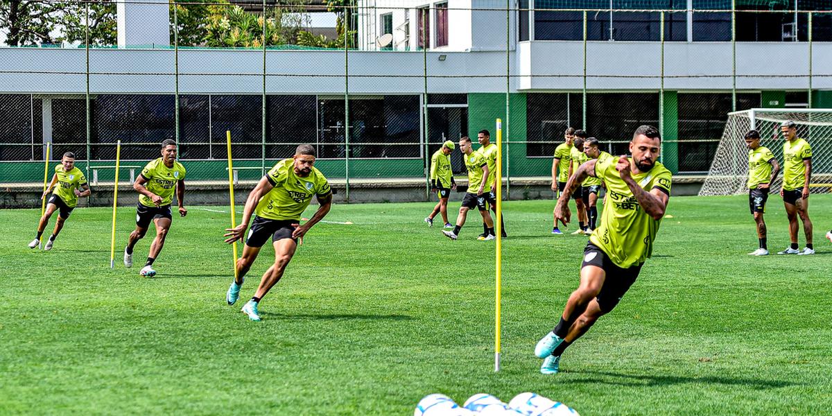 América corre contra o tempo para recuperar pontos perdidos e seguir em busca do acesso (Mourão Panda / América)