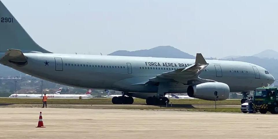Estavam a bordo 150 repatriados e um animal de estimação (PAULO PINTO/AGENCIA BRASIL)