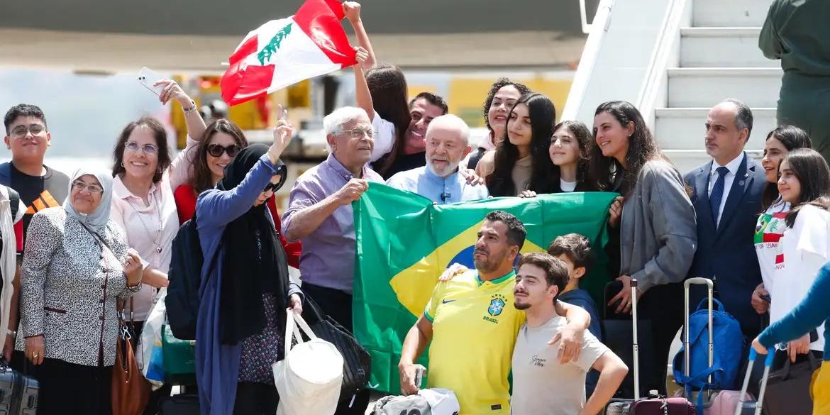 Os repatriados desembarcaram na Base Aérea de São Paulo, em Guarulhos (PAULO PINTO/ AGENCIA BRASIL)