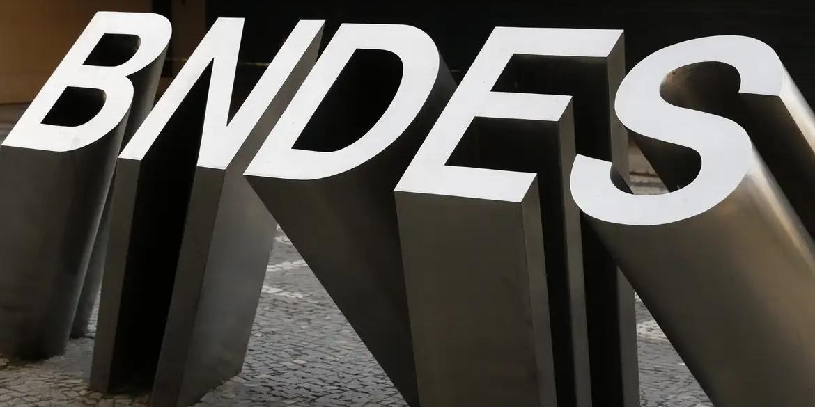 Para o presidente do BNDES, Aloizio Mercadante, a parceria vai contribuir com a prosperidade da região (FERNANDO FRAZÃO/AGÊNCIA BRASIL)