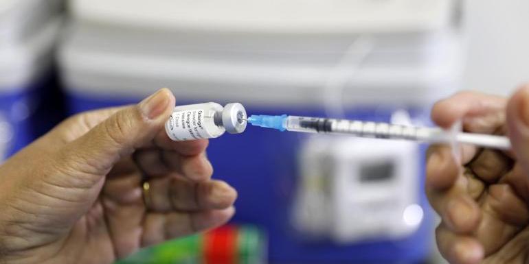 Atualmente, o imunizante está disponível para o público-alvo de 6 a 14 anos em Minas (Divulgação / PBH)