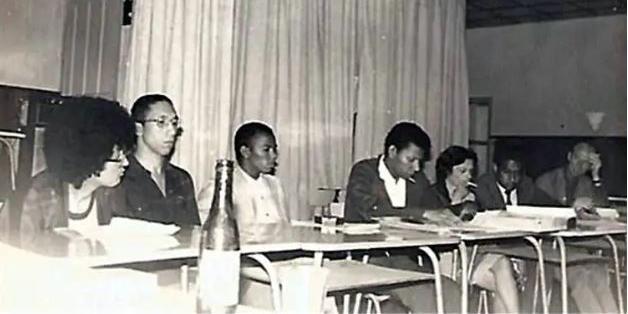 O poeta e pensador Oliveira Silveira, no Grupo Palmares (Instituto Oliveira Silveira/Divulgação / reprodução Agência Brasil)