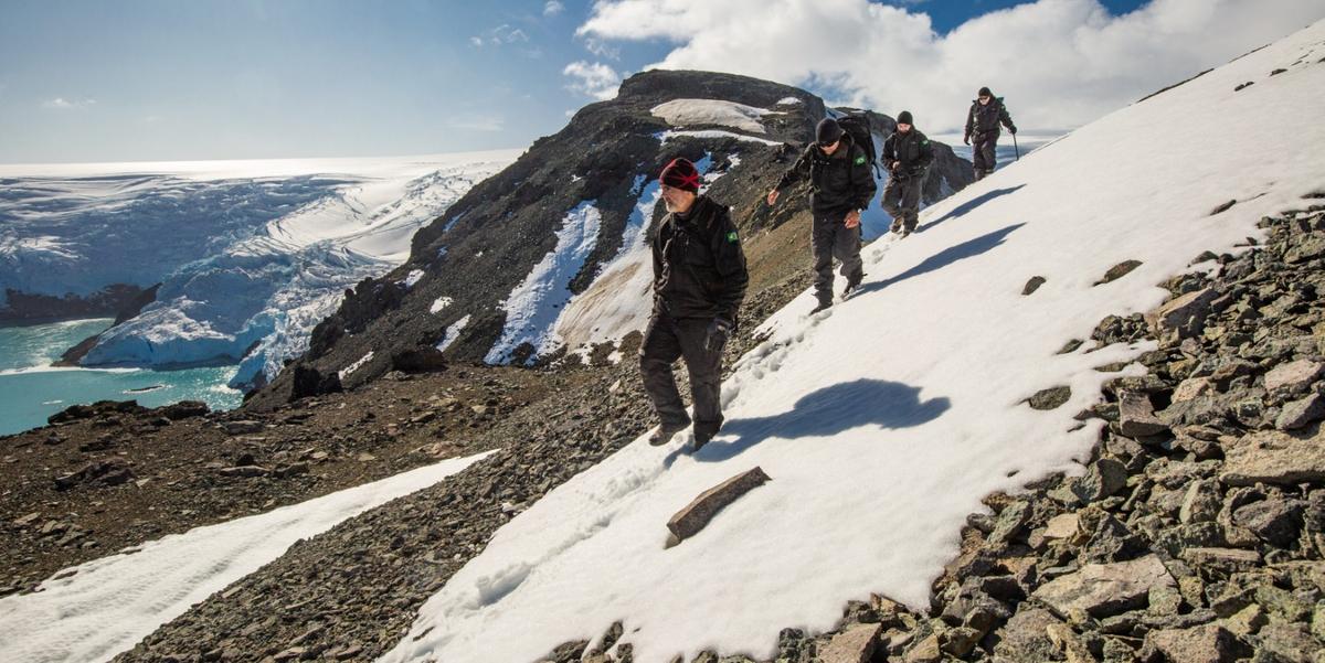 Desde 2002, pesquisadores da UFV participam de expedições na Antártica (UFV/Divulgação)