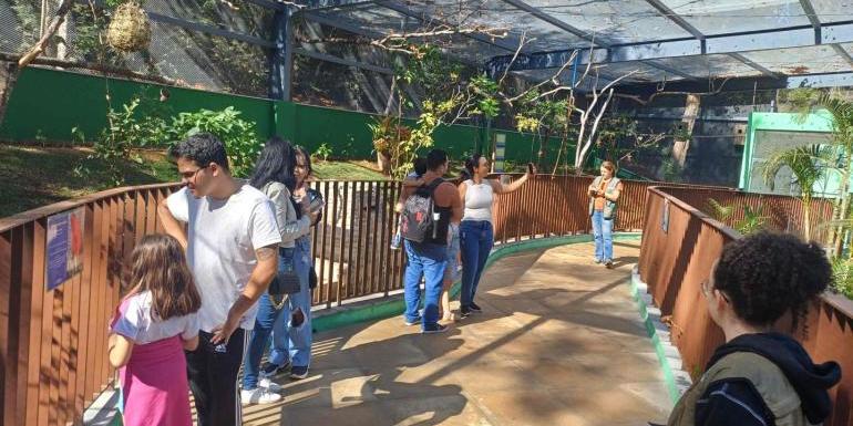 Participantes são convidados a desfrutar de um ambiente especialmente criado para uma interação saudável entre o público e as aves (Conceição Cruz)