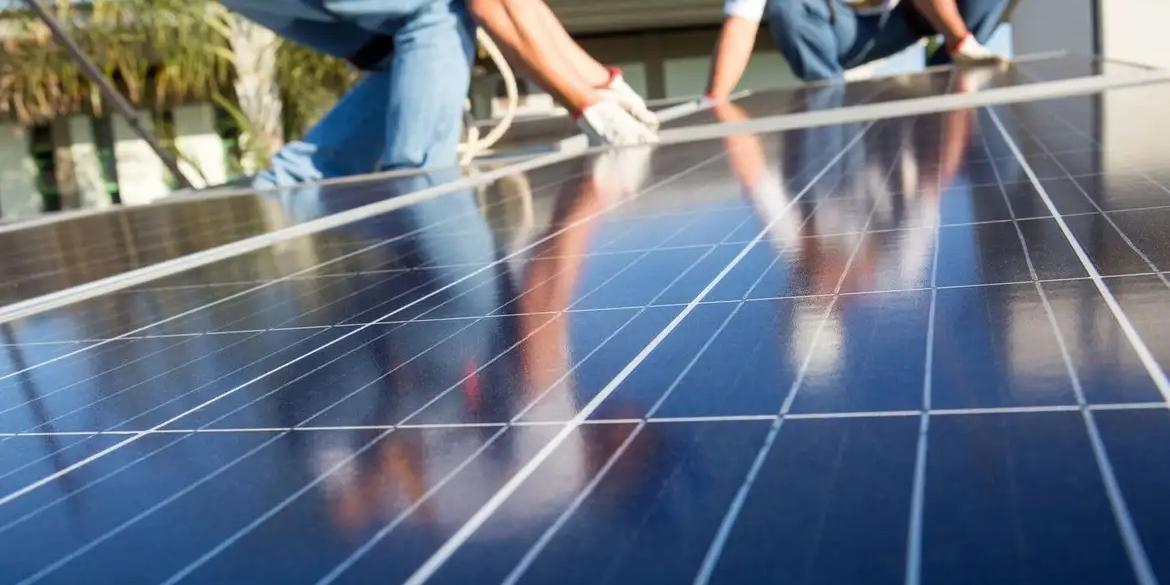 De janeiro a outubro, foram instaladas 119 usinas solares no país, que adicionaram 4,54 GW de potência elétrica fiscalizada no Brasil (SONINHA VILL/GIZ)