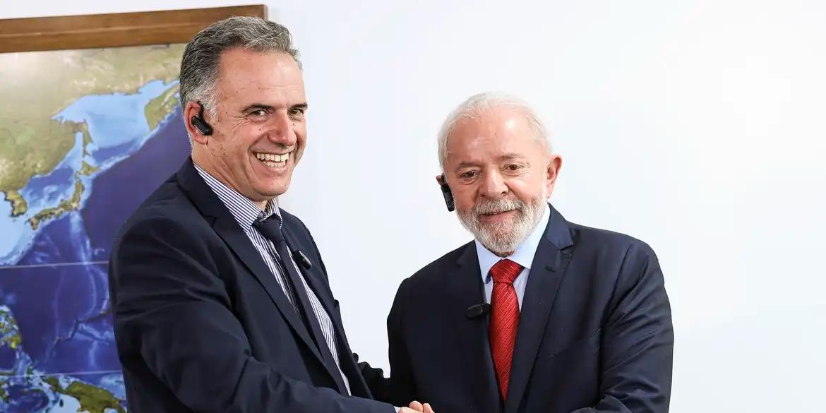 Presidente Luiz Inácio Lula da Silva e o presidente eleito do Uruguai, Yamandú Orsi (MARCELO CAMARGO/AGÊNCIA BRASIL)