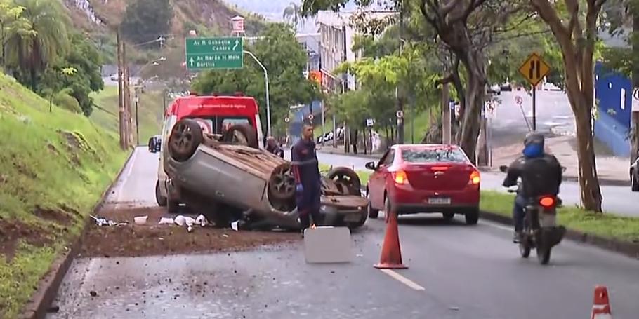 As jovens feridas foram atendidas pelo Samu (Reprodução/TV Globo)