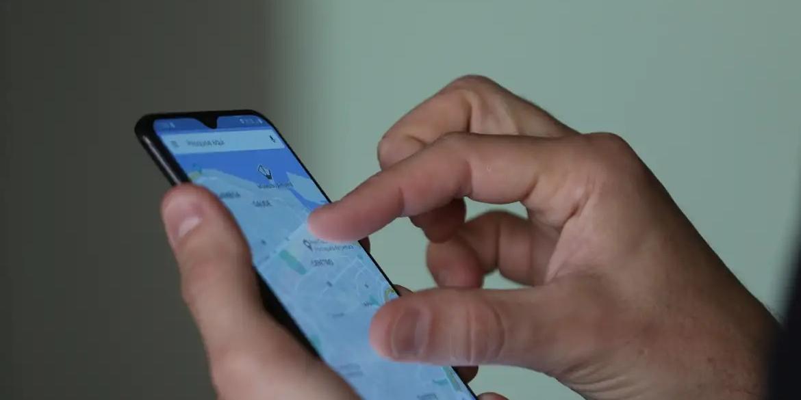 Matéria prevê exceções e permite o uso de aparelhos eletrônicos para fins pedagógicos ou em situações de perigo (Tânia Rêgo/Agência Brasil)