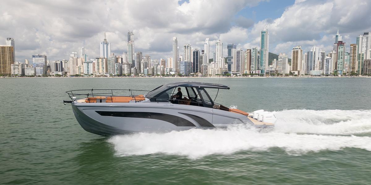 Navegação em barcos de esportes e lazer tem conquistado o brasileiro (Divulgação/ Triton Yachts)