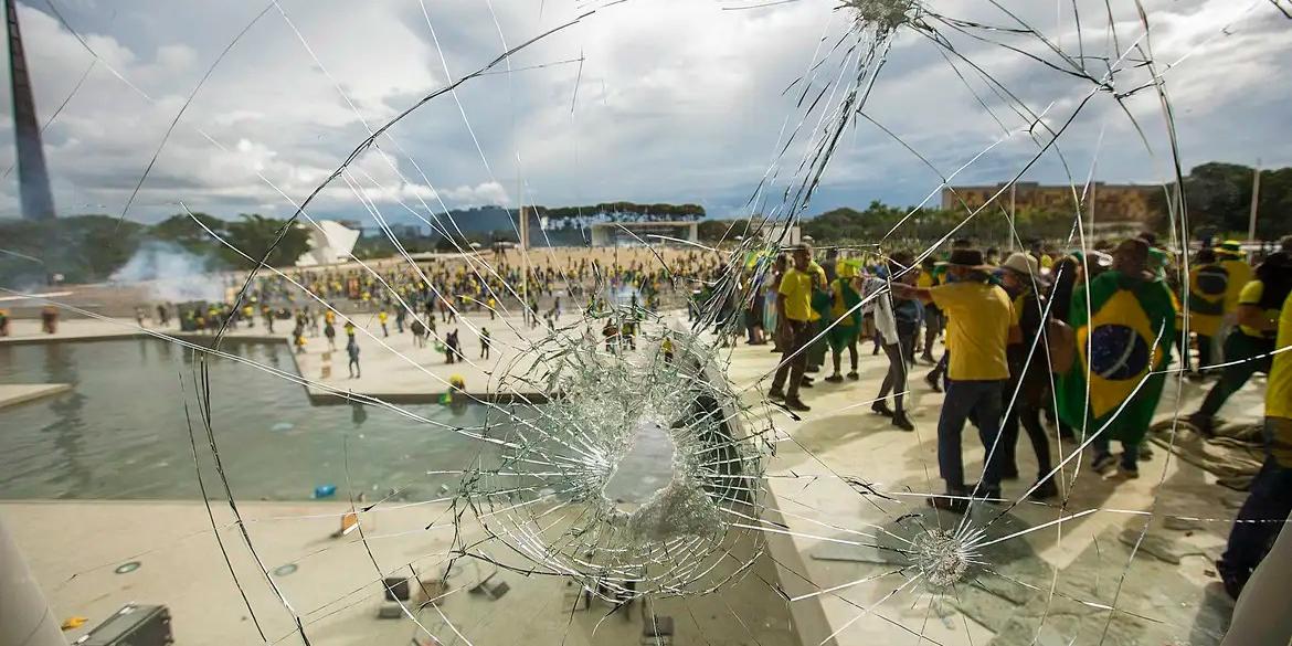 Segundo a denúncia, o próprio Léo Índio publicou imagens em suas redes sociais em meio à invasão de prédios públicos (Joédson Alves / Agência Brasil)
