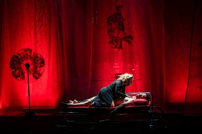 Classificação Etária: 18 anos (Flavia Canavarro)